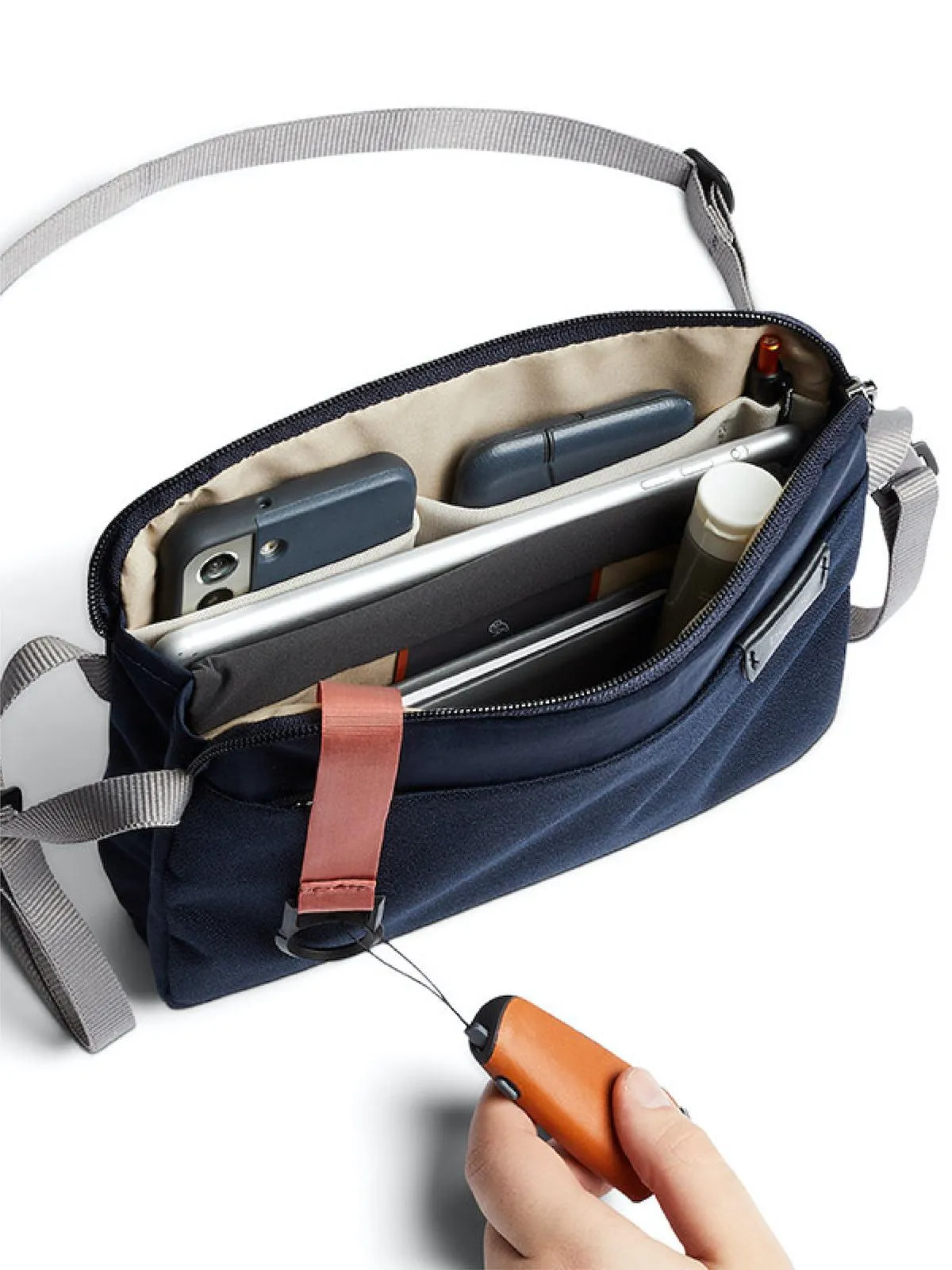 Bellroy City Pouch Plus Navy