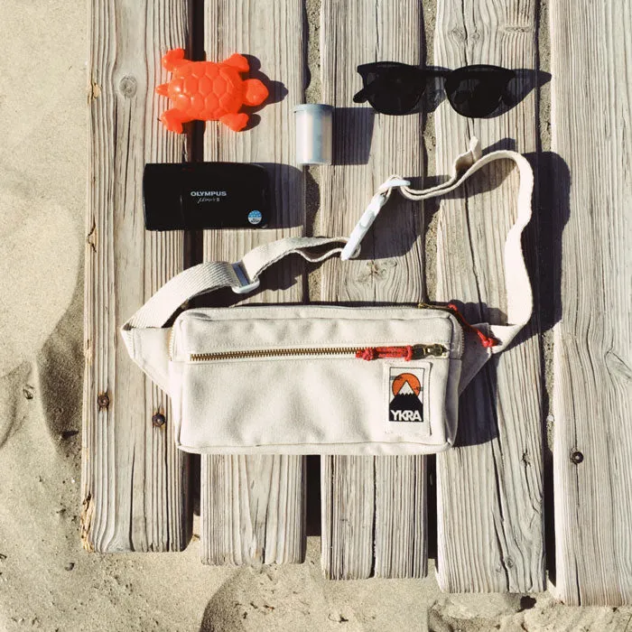 Fanny Pack in white von YKRA