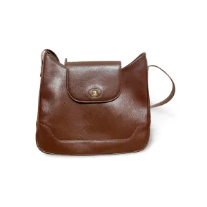 Vintage Bally brown leather trapezoid design shoulder bag with gold tone logo. Unisex use. 061003y2